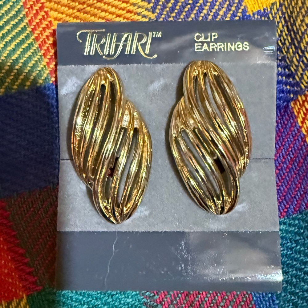 Vintage Trifari Gold Tone Swirl Earrings